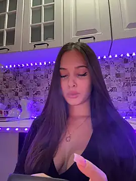 Snapshot of EricaWalls chatting on 12-22-24, 03:33 EricaWalls online show from 12-22-24, 03:33