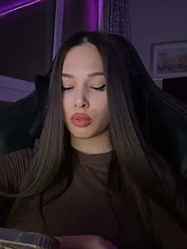 Snapshot of EricaWalls chatting on 11-10-25, 03:00 EricaWalls online show from 11-10-25, 03:00