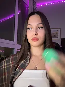 EricaWalls online show from 12-15-25, 03:49