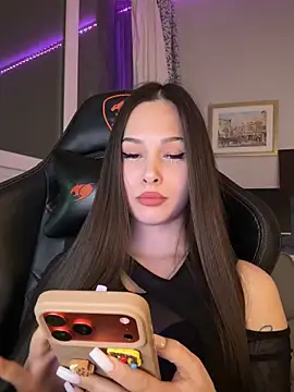 Snapshot of EricaWalls chatting on 02-01-26, 05:44 EricaWalls online show from 02-01-26, 05:44