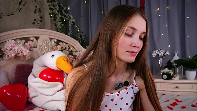 Snapshot of MonaEldon chatting on 02-14-26, 02:08 MonaEldon online show from 02-14-26, 02:08