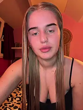 Snapshot of yourhornyslut chatting on 03-19-25, 08:32 yourhornyslut online show from 03-19-25, 08:32