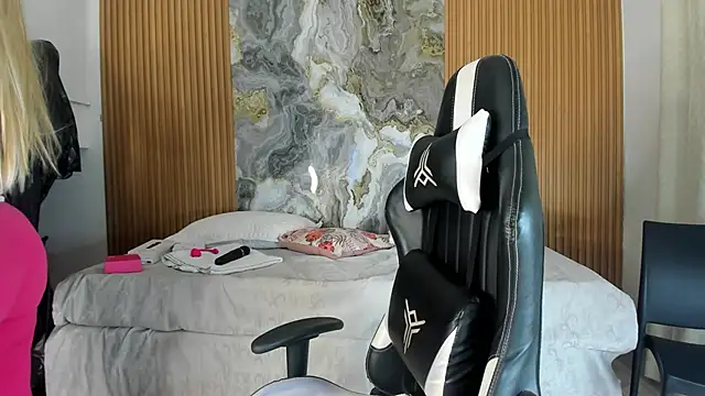 Danna topless online show from 11-27-25, 12:07