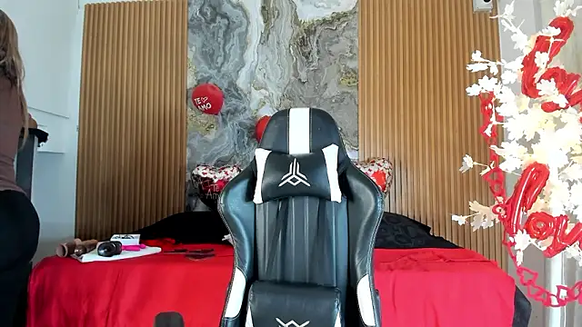 Danna topless online show from 02-12-26, 12:00