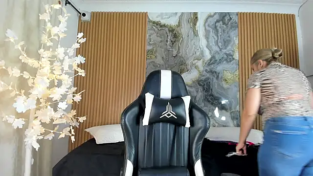 Danna topless online show from 05-16-26, 12:04