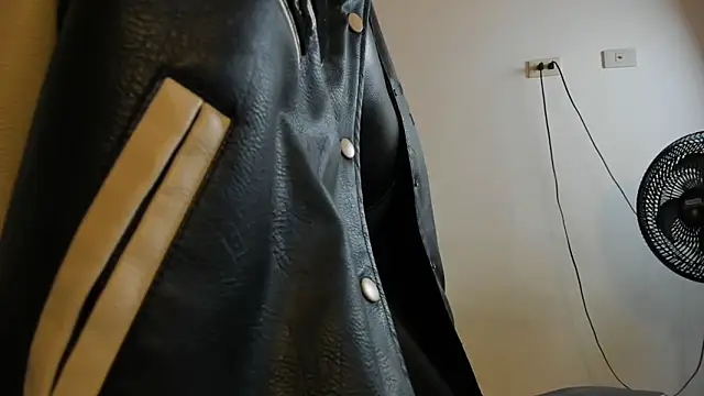 julian wallace online show from 10-17-25, 03:10