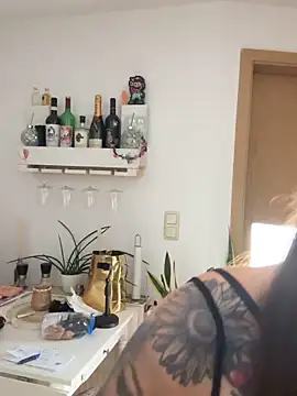 Snapshot of BrownieyQueen chatting on 10-05-25, 05:06 BrownieyQueen online show from 10-05-25, 05:06