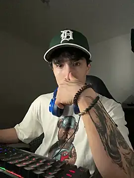 gojo satoru 18 online show from 04-17-26, 02:36