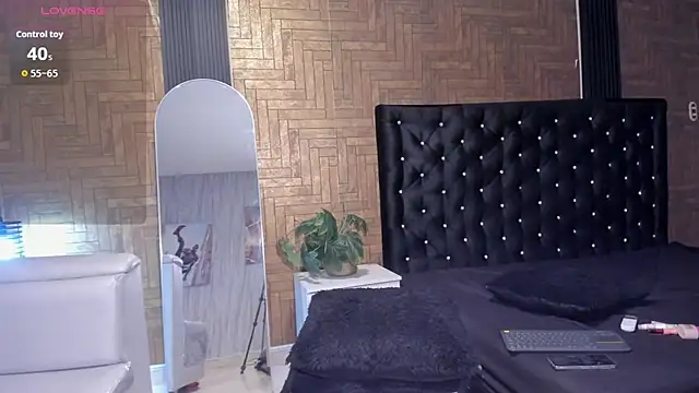 Laross25 online show from 07-15-26, 08:03