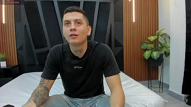 Yeiko Romero  online show from 03-06-25, 05:22