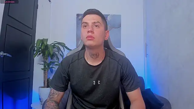 Yeiko Romero  online show from 11-21-25, 07:01