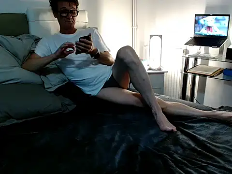 ImYourXtoy online show from 08-03-26, 06:33