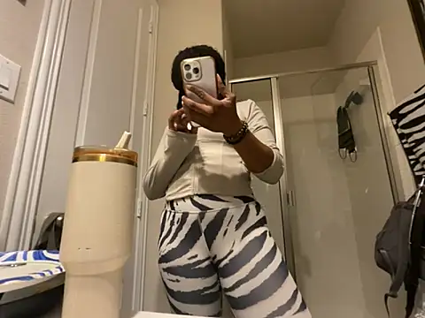 Snapshot of wynterheat chatting on 06-11-26, 05:05 wynterheat online show from 06-11-26, 05:05