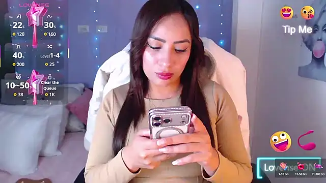 Snapshot of Paulina_627 chatting on 02-15-26, 04:58 Paulina 627 online show from 02-15-26, 04:58