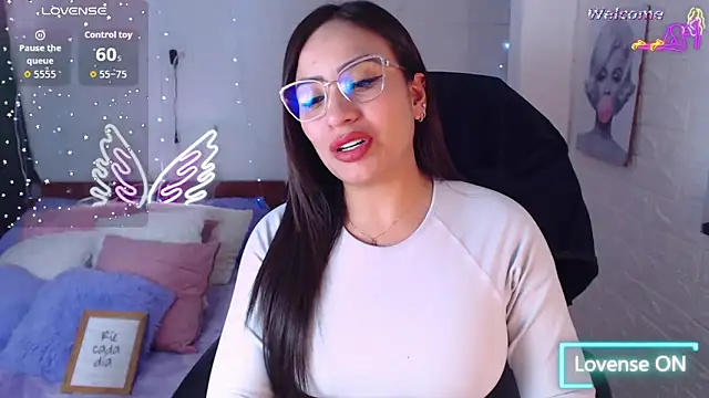 Snapshot of Paulina_627 chatting on 04-16-26, 02:29 Paulina 627 online show from 04-16-26, 02:29