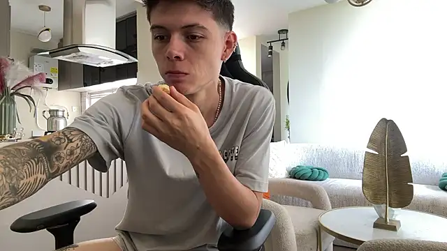 Snapshot of IsmaelRichardson chatting on 02-27-26, 03:56 IsmaelRichardson online show from 02-27-26, 03:56