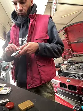 Snapshot of donnuozfutura chatting on 02-13-25, 11:17 donnuozfutura online show from 02-13-25, 11:17