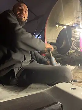 Snapshot of donnuozfutura chatting on 03-15-25, 05:48 donnuozfutura online show from 03-15-25, 05:48