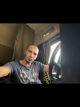 Snapshot of donnuozfutura chatting on 11-13-25, 11:31 donnuozfutura online show from 11-13-25, 11:31