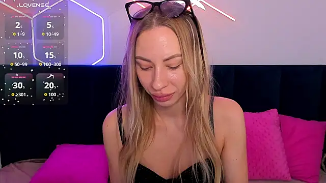 Diana Garrett online show from 10-10-25, 01:37