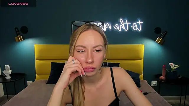 Diana Garrett online show from 10-11-25, 01:38