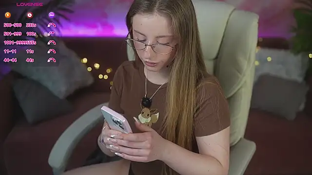 SilverrMoon online show from 04-07-26, 06:47