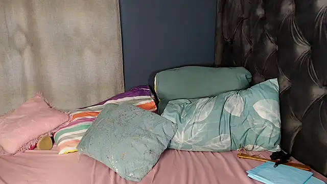 Snapshot of SultryBusty chatting on 01-15-25, 11:32 SultryBusty online show from 01-15-25, 11:32