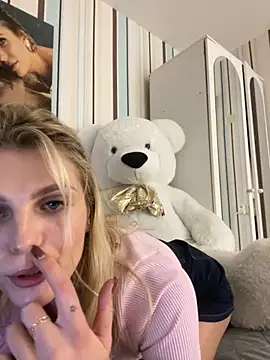 Liya my online show from 10-22-25, 06:18