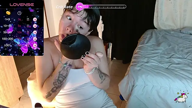 TRIXIE TANG28 online show from 12-16-25, 04:06