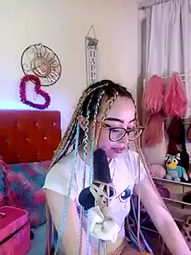 Snapshot of Yennastone chatting on 12-28-24, 02:33 Yennastone online show from 12-28-24, 02:33