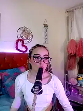 Snapshot of Yennastone chatting on 01-04-25, 05:05 Yennastone online show from 01-04-25, 05:05