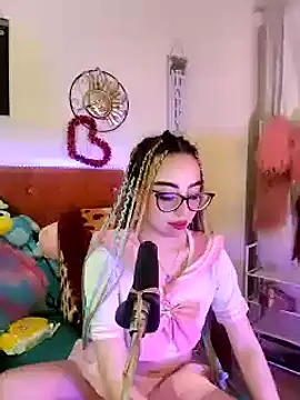 Snapshot of Yennastone chatting on 01-09-25, 11:45 Yennastone online show from 01-09-25, 11:45