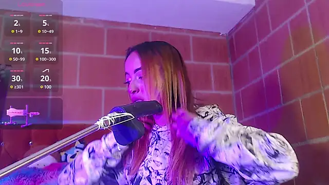 Snapshot of Yennastone chatting on 02-20-25, 10:15 Yennastone online show from 02-20-25, 10:15