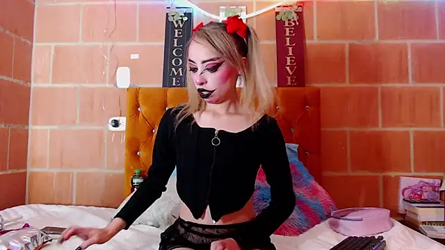 Snapshot of Yennastone chatting on 09-08-25, 11:04 Yennastone online show from 09-08-25, 11:04