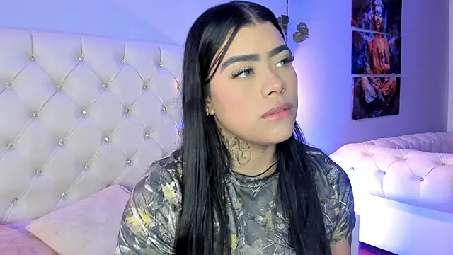 Snapshot of ZoeHarris chatting on 09-30-25, 12:10 ZoeHarris online show from 09-30-25, 12:10