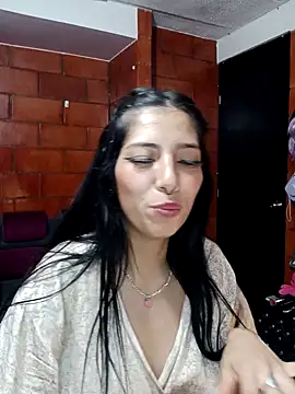 Snapshot of Raven__purple chatting on 01-31-25, 04:14 Raven purple online show from 01-31-25, 04:14