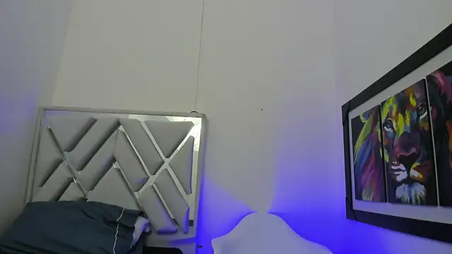 Snapshot of leslyylove chatting on 12-17-24, 03:17 leslyylove online show from 12-17-24, 03:17