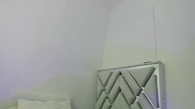 Snapshot of leslyylove chatting on 02-28-25, 08:20 leslyylove online show from 02-28-25, 08:20