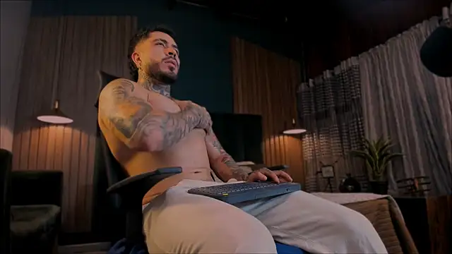 Snapshot of LeoSalvatore_ chatting on 01-30-25, 03:44 LeoSalvatore online show from 01-30-25, 03:44