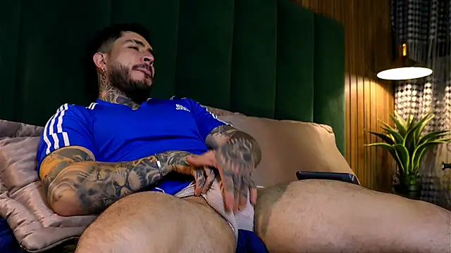 Snapshot of LeoSalvatore_ chatting on 03-12-25, 02:41 LeoSalvatore online show from 03-12-25, 02:41