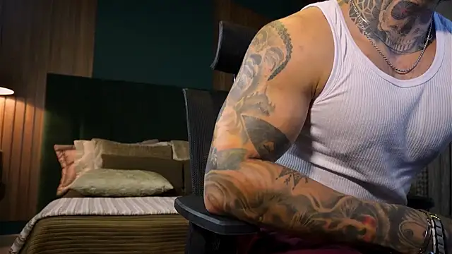 Snapshot of LeoSalvatore_ chatting on 03-23-25, 02:04 LeoSalvatore online show from 03-23-25, 02:04