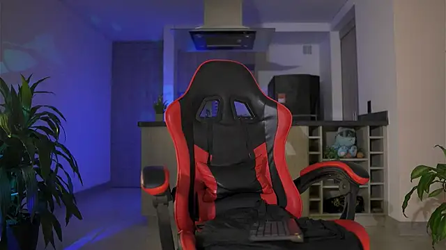 Snapshot of LeoSalvatore_ chatting on 09-09-25, 03:39 LeoSalvatore online show from 09-09-25, 03:39