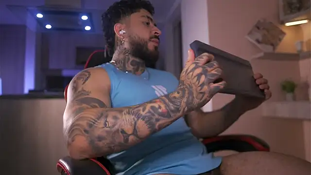 Snapshot of LeoSalvatore_ chatting on 10-27-25, 12:36 LeoSalvatore online show from 10-27-25, 12:36