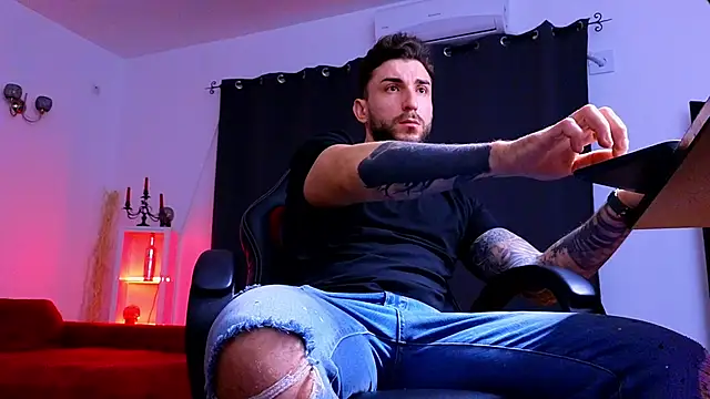 MightyAaron66 online show from 12-04-25, 03:49