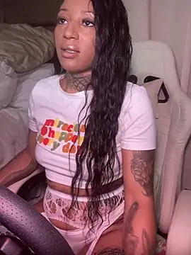 CrownedNyaries online show from 12-22-24, 12:49