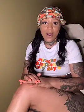 CrownedNyaries online show from 02-22-25, 11:13