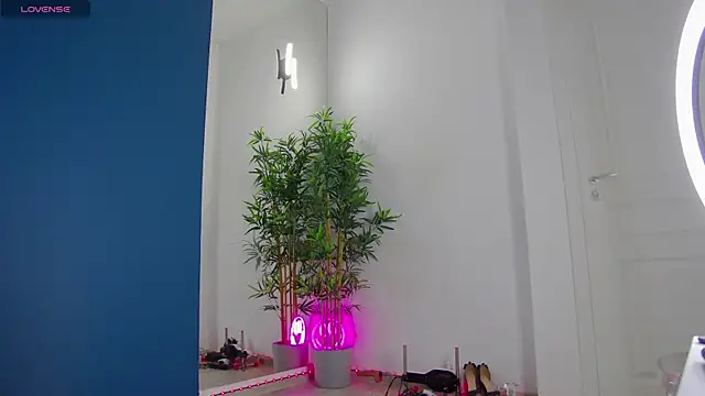 Snapshot of CelineMeyerr chatting on 07-08-26, 05:01 CelineMeyerr online show from 07-08-26, 05:01