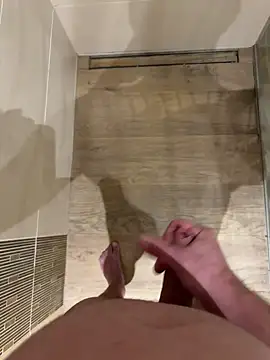 Snapshot of rundum40 chatting on 12-10-24, 07:43 rundum40 online show from 12-10-24, 07:43