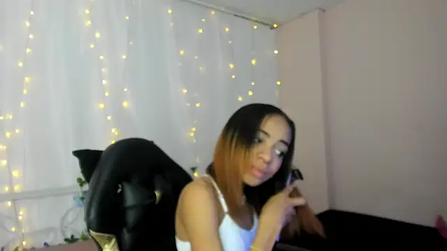 Snapshot of Abigail_Wilson_ chatting on 02-04-25, 08:28 Abigail Wilson online show from 02-04-25, 08:28