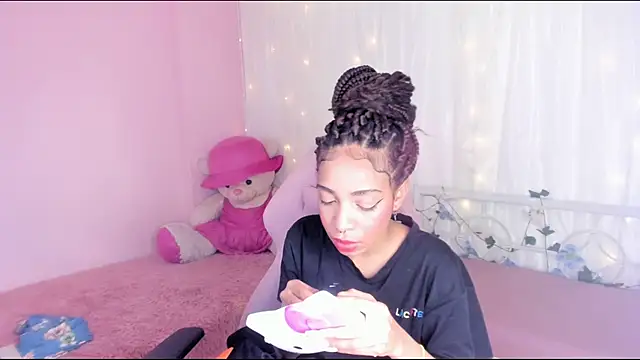 Snapshot of Abigail_Wilson_ chatting on 03-11-25, 08:20 Abigail Wilson online show from 03-11-25, 08:20